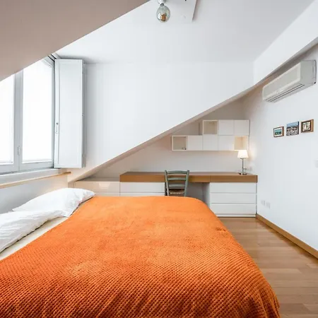 The Orange Attic - Navigli Area מילאנו