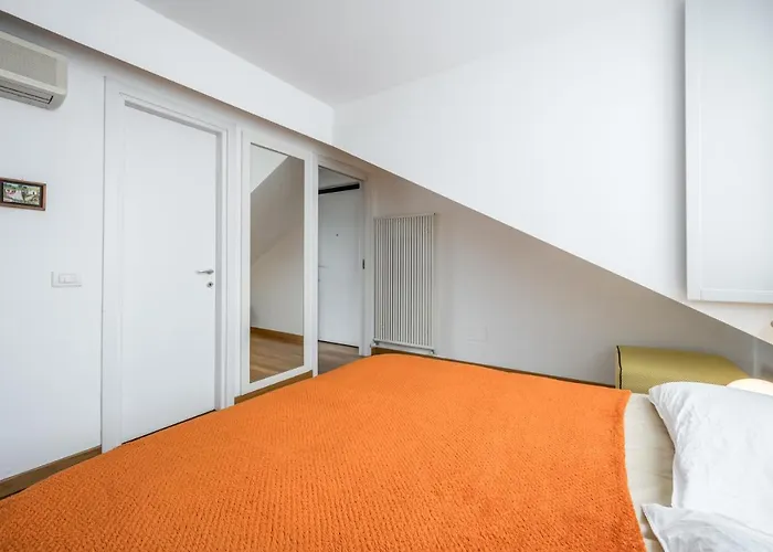The Orange Attic - Navigli דירה