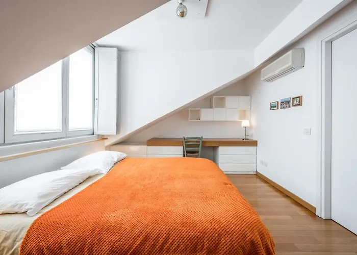 The Orange Attic - Navigli מילאנו